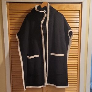 Burberry Black and White Knitwear